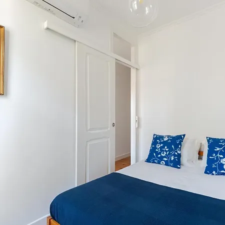 White & Blue Vintage In Graca *