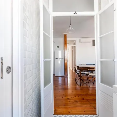 White & Blue Vintage In Graca * Lizbona