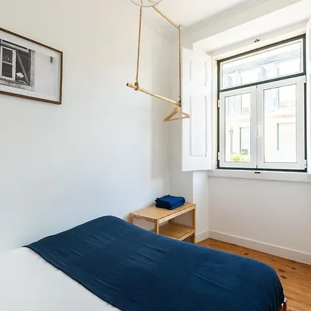 White & Blue Vintage In Graca *