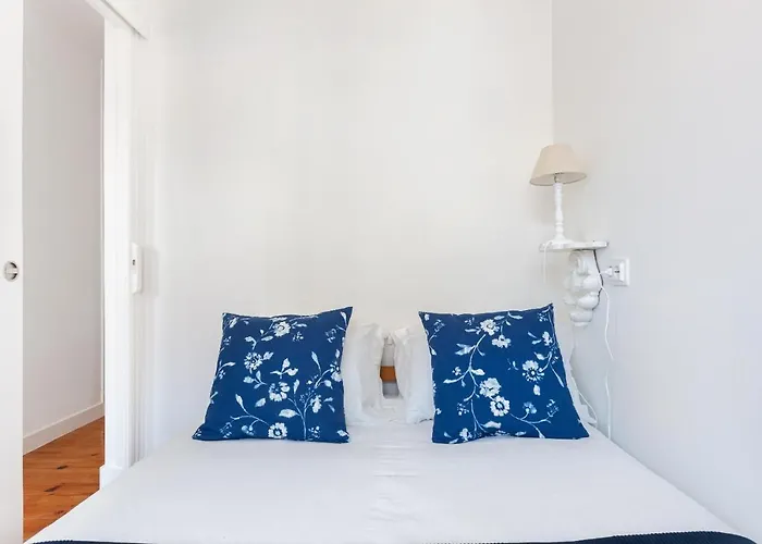 White & Blue Vintage In Graca Appartement