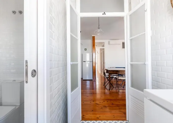 White & Blue Vintage In Graca * Lissabon