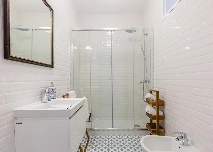 White & Blue Vintage In Graca Lissabon