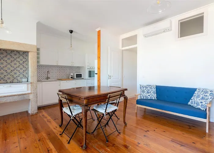 White & Blue Vintage In Graca Appartement Lissabon