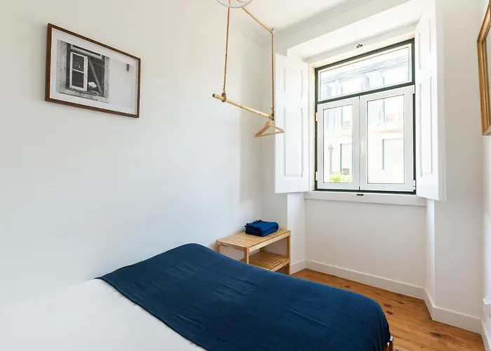 White & Blue Vintage In Graca *