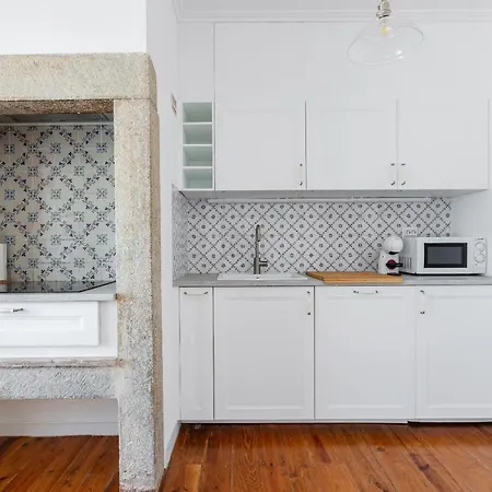 White & Blue Vintage In Graca Apartment