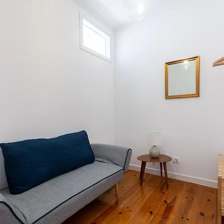 White & Blue Vintage In Graca Apartment