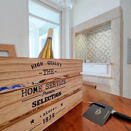 White & Blue Vintage In Graca Lissabon