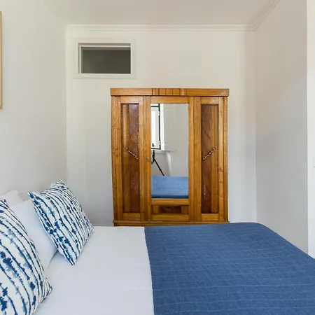 White&blue Vintage In Graça Appartement