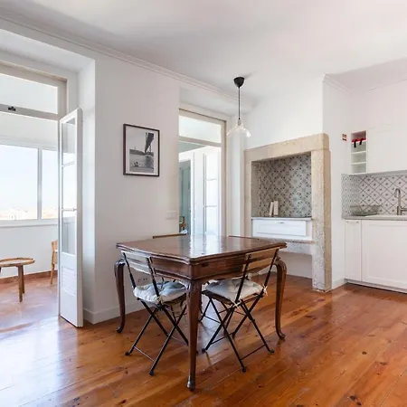 Art Gallery Graça 2br With Blue Tiles&river View *