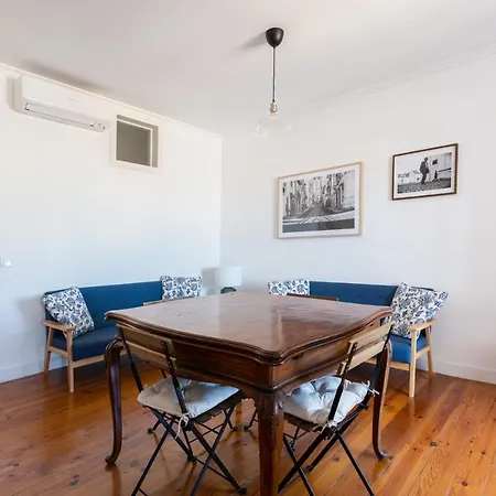 White & Blue Vintage In Graca *