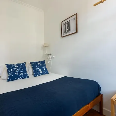 White & Blue Vintage In Graca Apartment